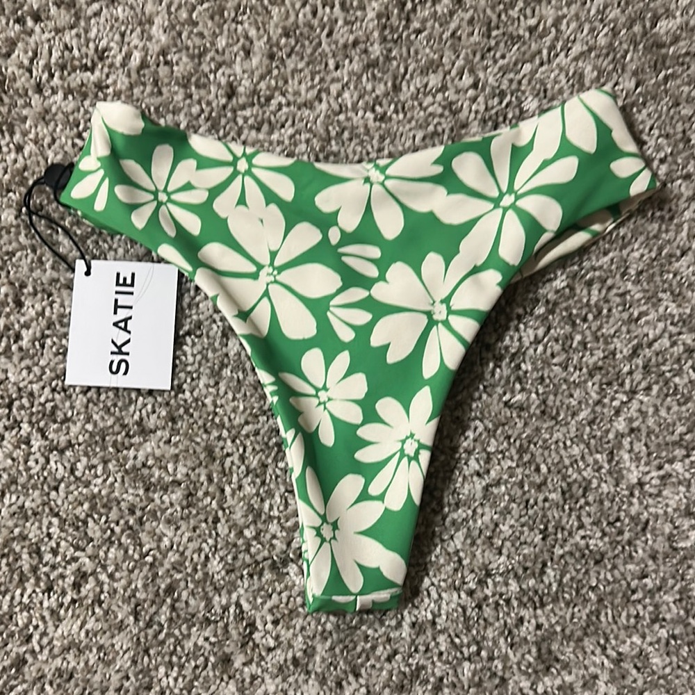 Skatie Iggy Bikini Bottoms Small